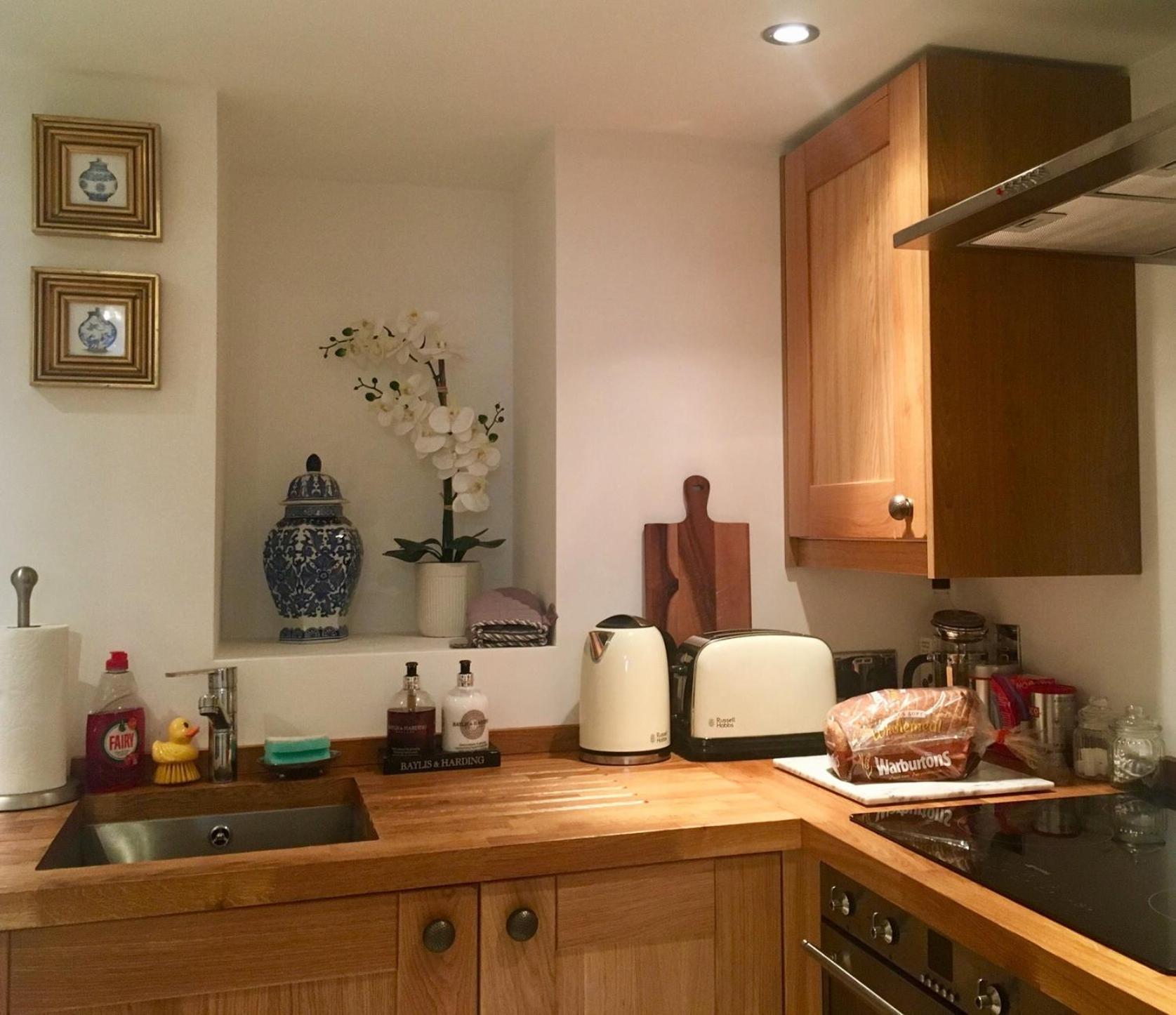Beautiful 1Br Apartment In Historic St Aubin House Exterior foto