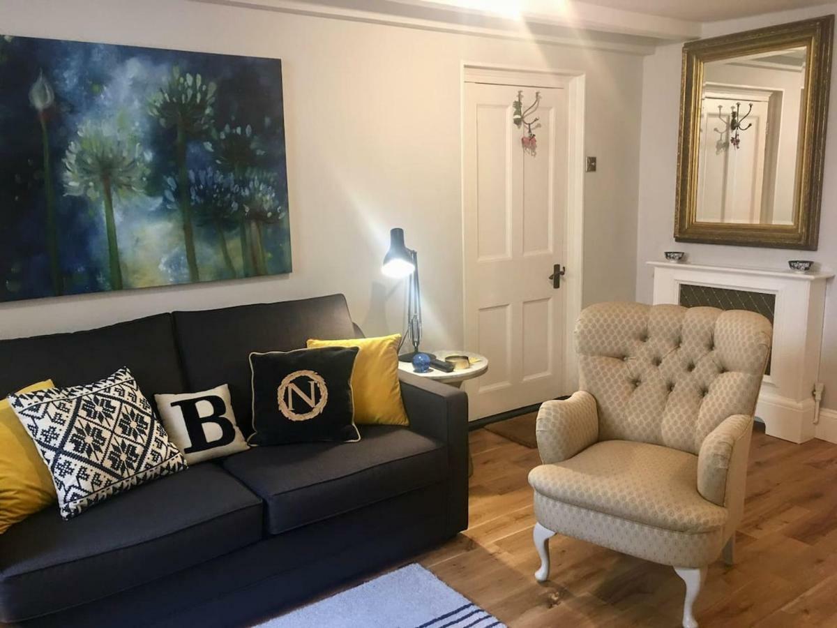 Beautiful 1Br Apartment In Historic St Aubin House Exterior foto